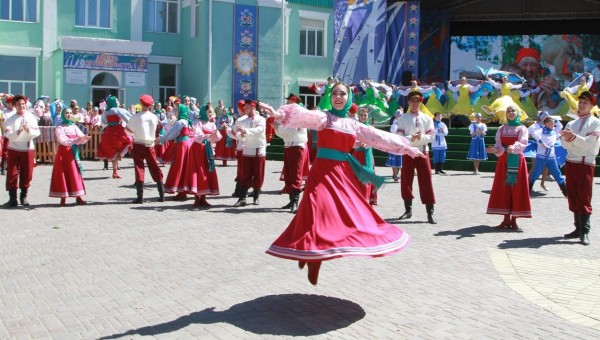 Народный праздник "Каравон"