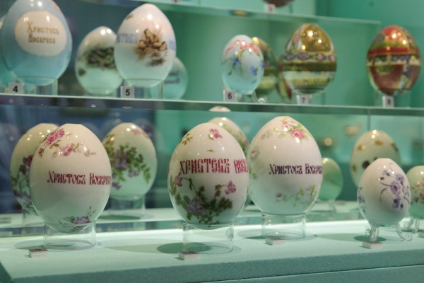 Выставка фарфоровых пасхальных яиц "К Христову дню"