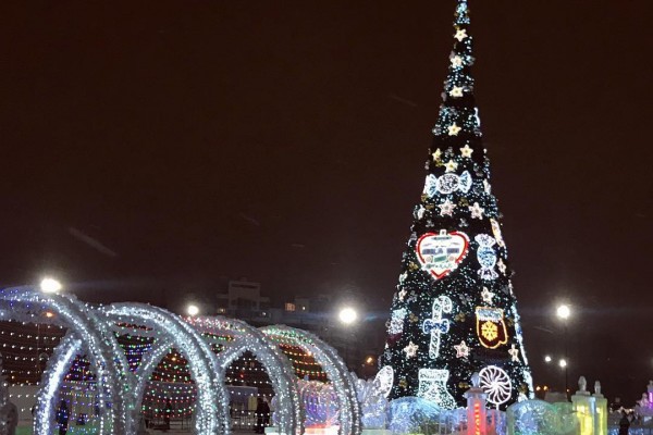 Празднование Старого нового года у центра семьи Казан