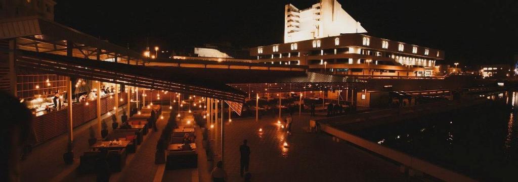 ХУМО Summer cafe (закрыт до лета)