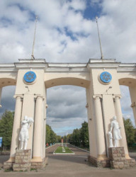 «Краски лета» — вечер песни и танца в парке «Крылья Советов»