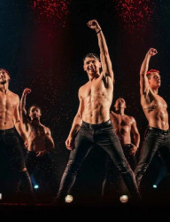 Шоу под дождем