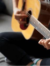 Концерт класса гитары доцента Михаила Нагорнова «Палитра струн»