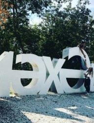  Арт-объект «Любовь/Мәхәббәт» в парке им. М. Горького