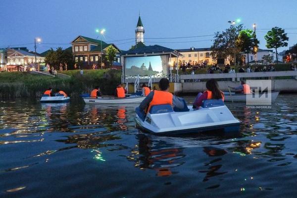 Кинотеатр на воде. Показ фильмов «Супербобровы» и «Красная черепаха» 