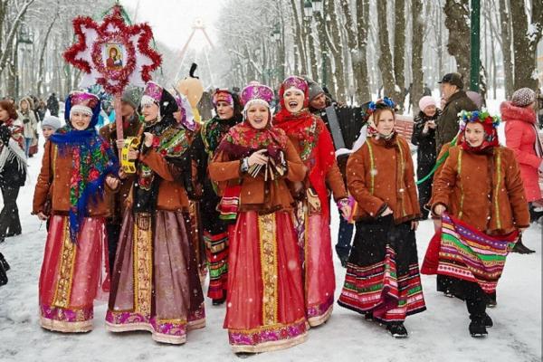 Рождественские песнопения на ярмарочной площади