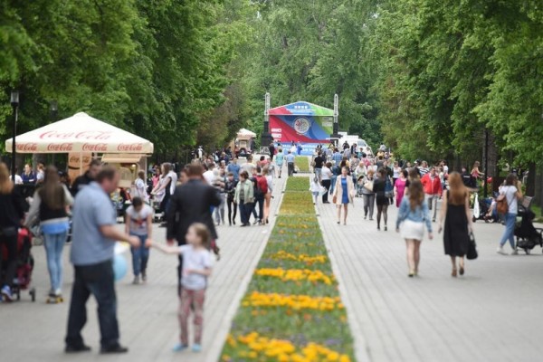 Праздник «В гостях у сказки» в парке им. Горького