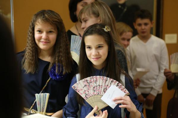 Праздничная программа-поздравление на выставке «Петербургский модерн. Стиль и светская мода». 