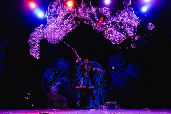 Шоу-спектакль "Алиса в стране мыльных пузырей"